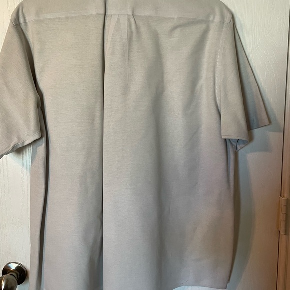 Mens short sleeve shirts. Uniform shirts. Button down shirts. 4 mens shirts - Picture 3 of 10